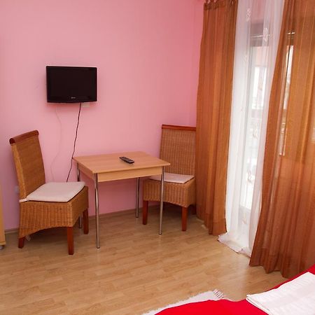 Guest House Pri Treh Lipah プトゥイ エクステリア 写真
