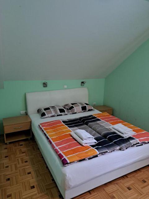 Guest House Pri Treh Lipah プトゥイ エクステリア 写真