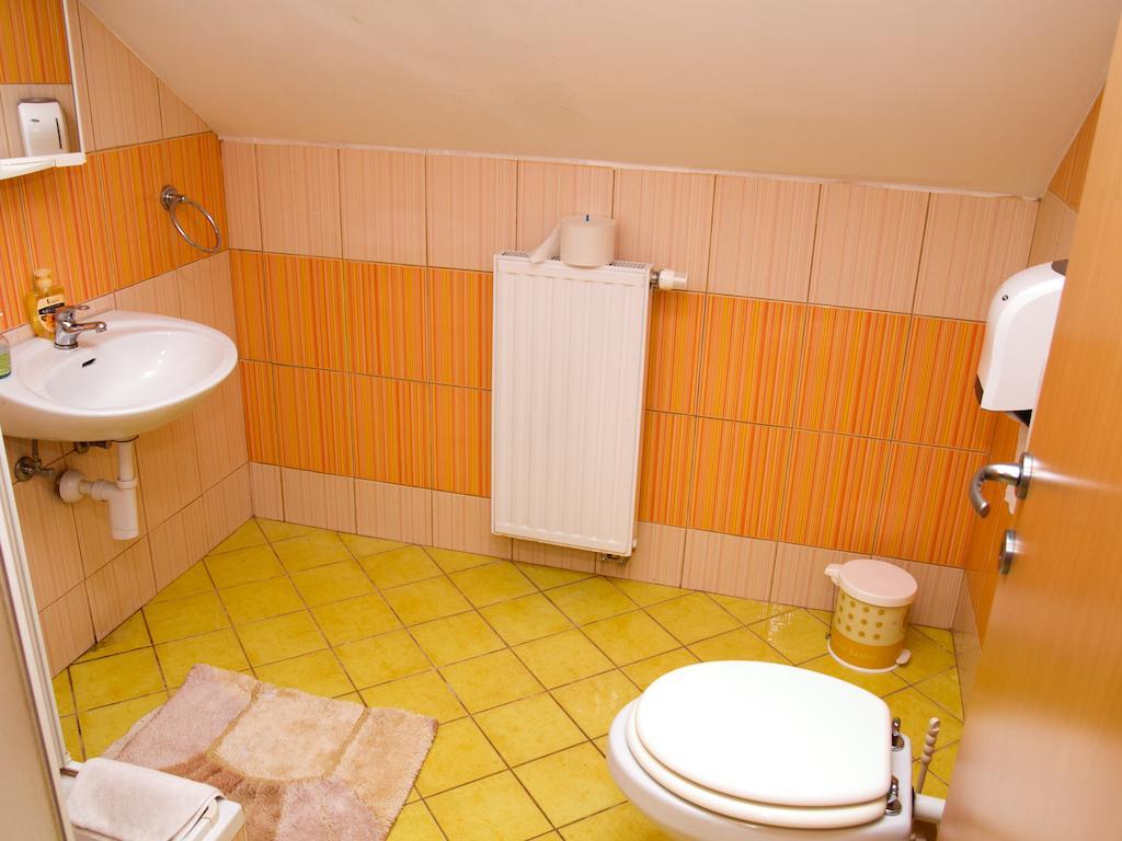 Guest House Pri Treh Lipah プトゥイ 部屋 写真