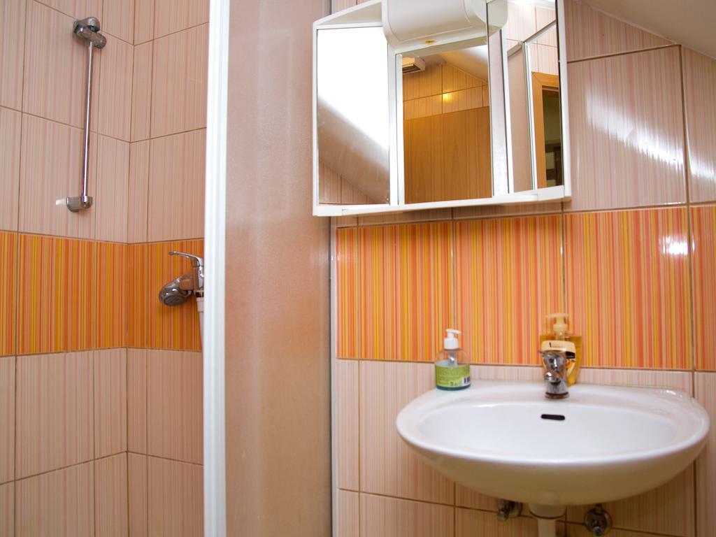 Guest House Pri Treh Lipah プトゥイ エクステリア 写真