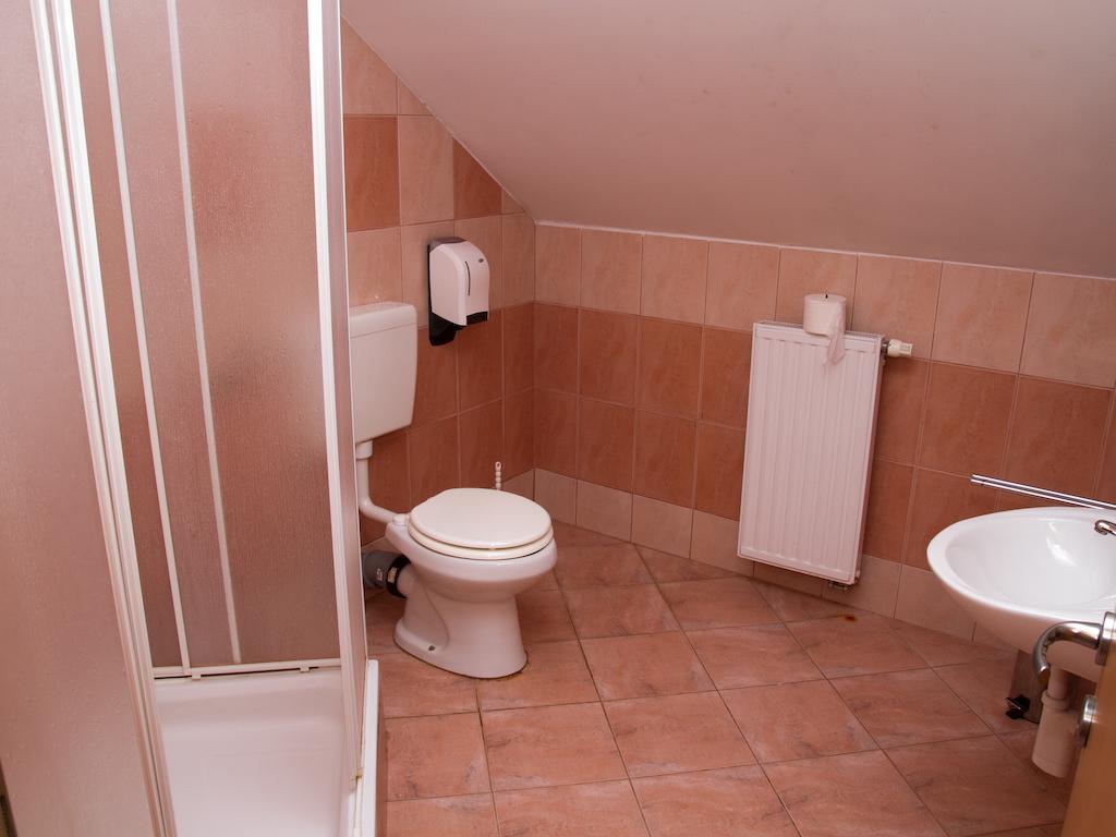 Guest House Pri Treh Lipah プトゥイ エクステリア 写真