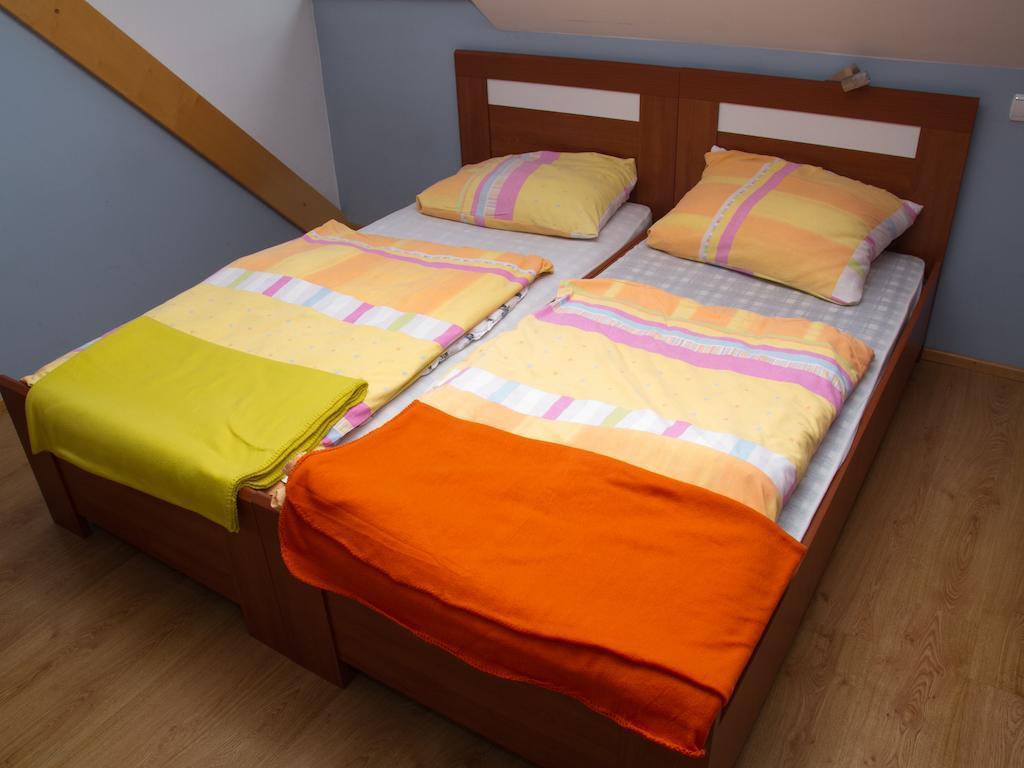Guest House Pri Treh Lipah プトゥイ エクステリア 写真